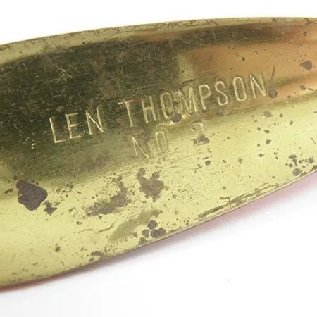 Len Thompson #2, 28g, červená/černá/mosaz, plandavka #2243