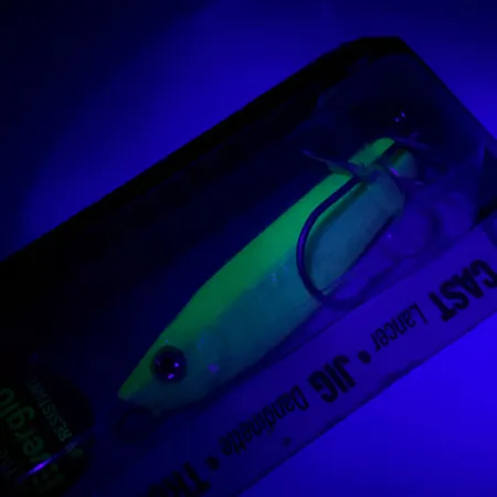 Luhr Jensen Crippled Herring Plandavka, Bílá/Zelená UV Glow, 21g, #5921