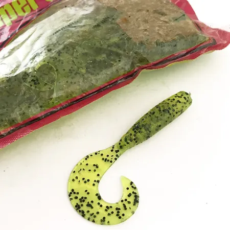 Chompers Single Tail Grub Twister, Chartreuse Pepper, 7cm, 15ks, #6681
